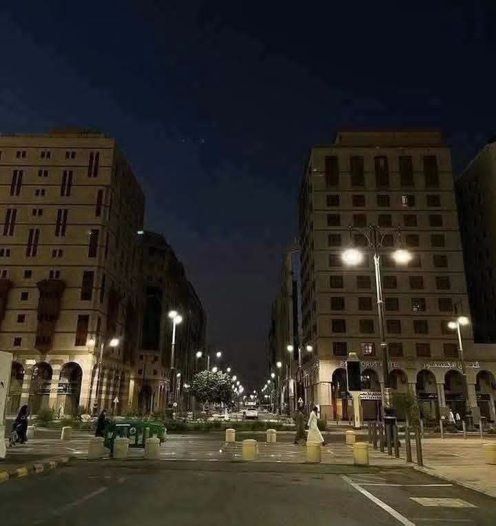 unfmariam's tweet photo. المشي في أرجاء الحرم ليلاً ( يارب ارزقني في عفوٍ وعافية ) https://t.co/tYF8aWKRaT