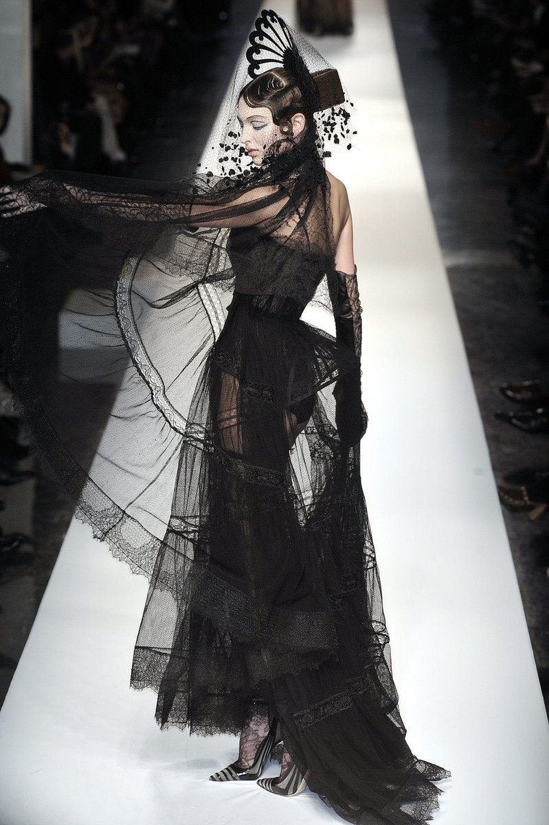 imnoturangl's tweet photo. jean paul gaultier spring 2009 https://t.co/4I6wtwN38J