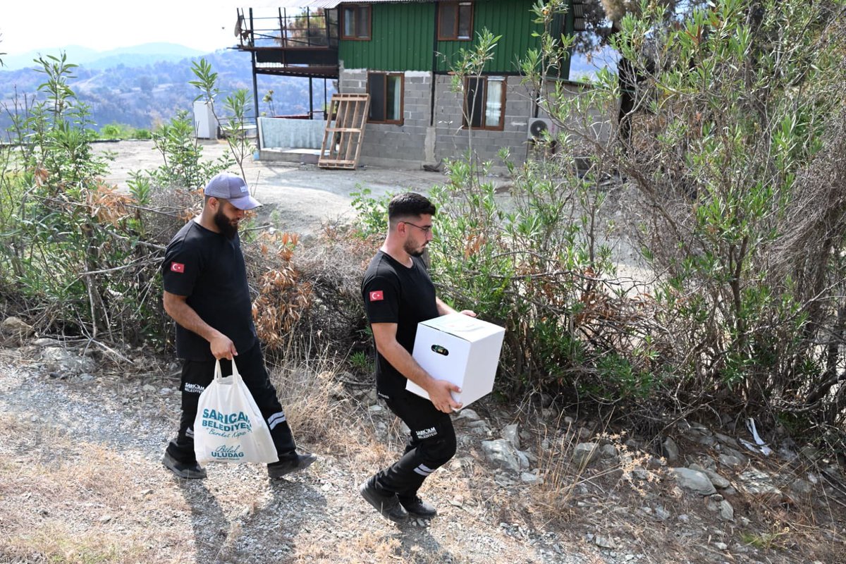 01_mhp's tweet photo. MİLLİYETÇİ ÜRETKEN BELEDİYECİLİĞİN SAHADAKİ YANSIMASI:

SARIÇAM

Yangından etkilenen bölgelerimizde devletimizin ve milletimizin imkânlarını seferber ederek vatandaşlarımızın yanında olan Sarıçam Belediye Başkanımız Sayın Bilal Uludağ’a, sahada fedakârca görev yapan belediye ekiplerimize teşekkür ediyoruz.

Zor günlerde hemşehrilerimizin yanında olmak; yaraları birlikte sarmak, yükü birlikte omuzlamak bizim anlayışımızdır.

Milliyetçi Üretken Belediyecilik; sözde değil, sahada ve hizmettedir.

#MhpADANA