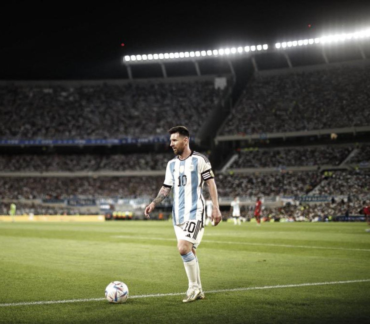 facupietro's tweet photo. El ultimo partido de Messi con la seleccion va a ser en el estadio del club que ama

River es su casa, su lugar en Argentina https://t.co/Uo1PK43Pat