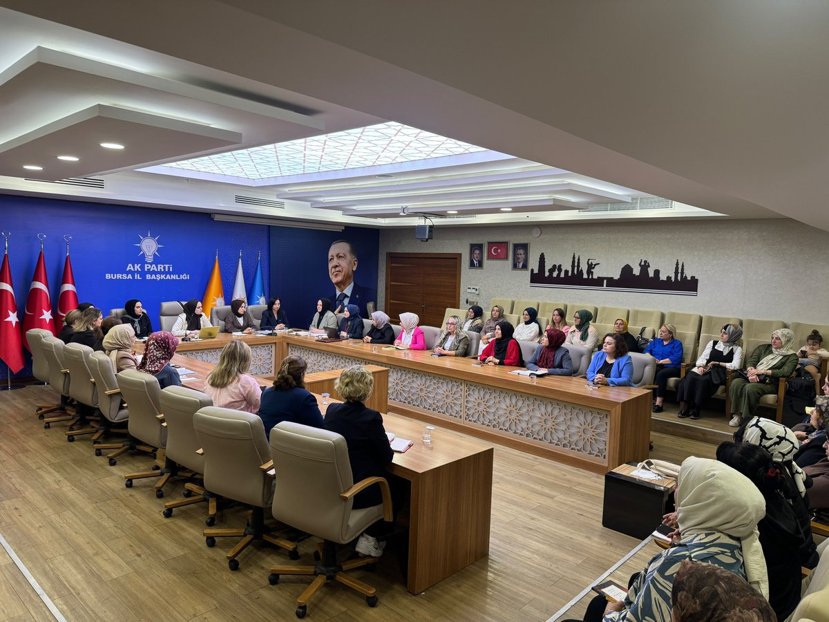 akkadinbursa's tweet photo. Haftalık Olağan İl Yönetim Kurulu Toplantımızı İl Kadın Kolları Başkanımız İmren Çavuşoğlu Başkanlığında; İl Yönetim Kurulu Üyelerimizin katılımıyla gerçekleştirdik. https://t.co/AQlfVyWuLJ
