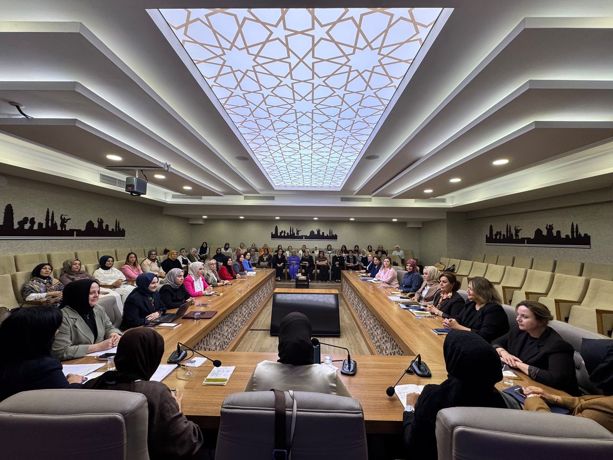 akkadinbursa's tweet photo. Haftalık Olağan İl Yönetim Kurulu Toplantımızı İl Kadın Kolları Başkanımız İmren Çavuşoğlu Başkanlığında; İl Yönetim Kurulu Üyelerimizin katılımıyla gerçekleştirdik. https://t.co/AQlfVyWuLJ