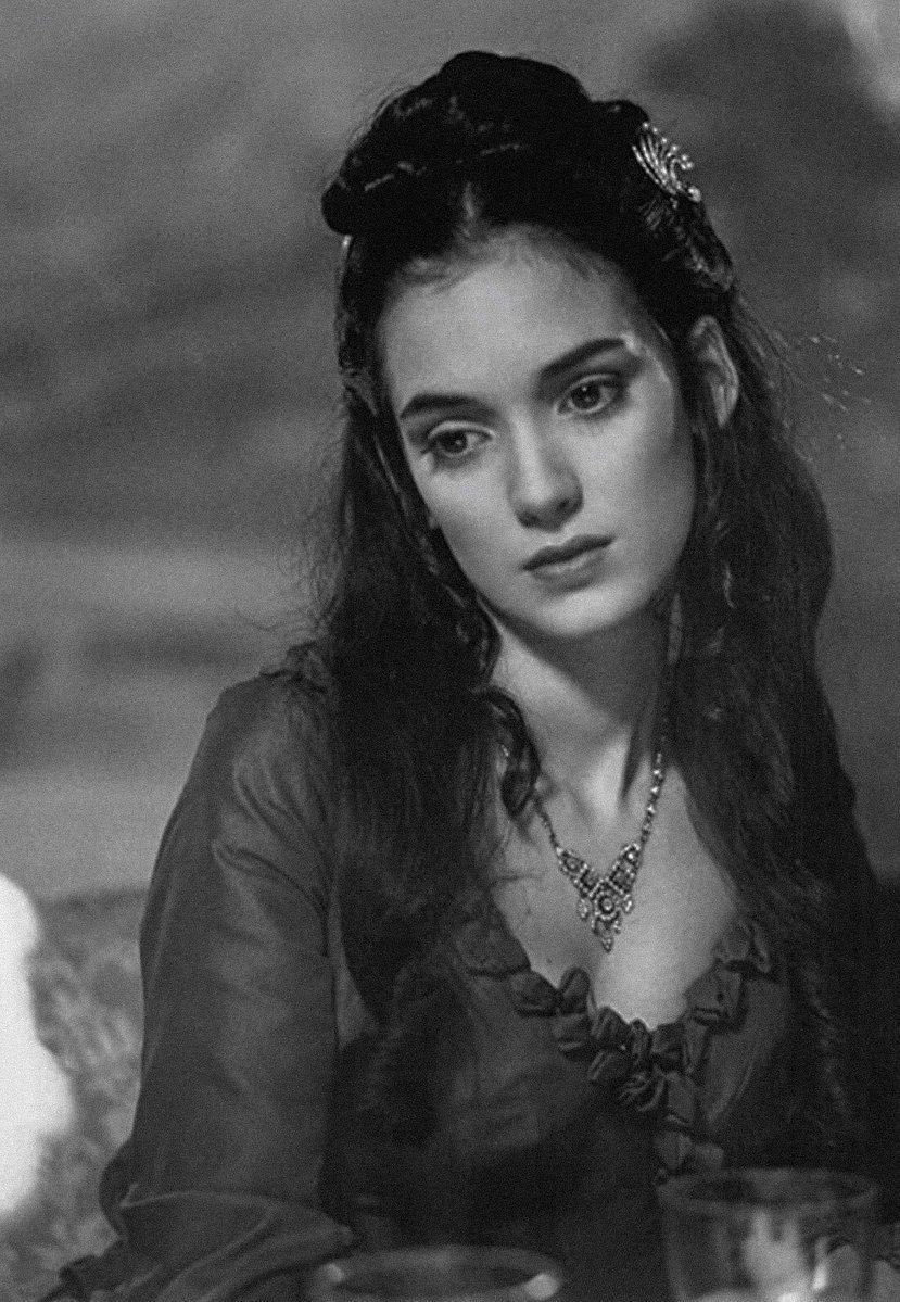 TheCinesthetic's tweet photo. winona ryder as mina harker in ‘bram stocker’s dracula’ (1992) https://t.co/aJlTZQmEUf