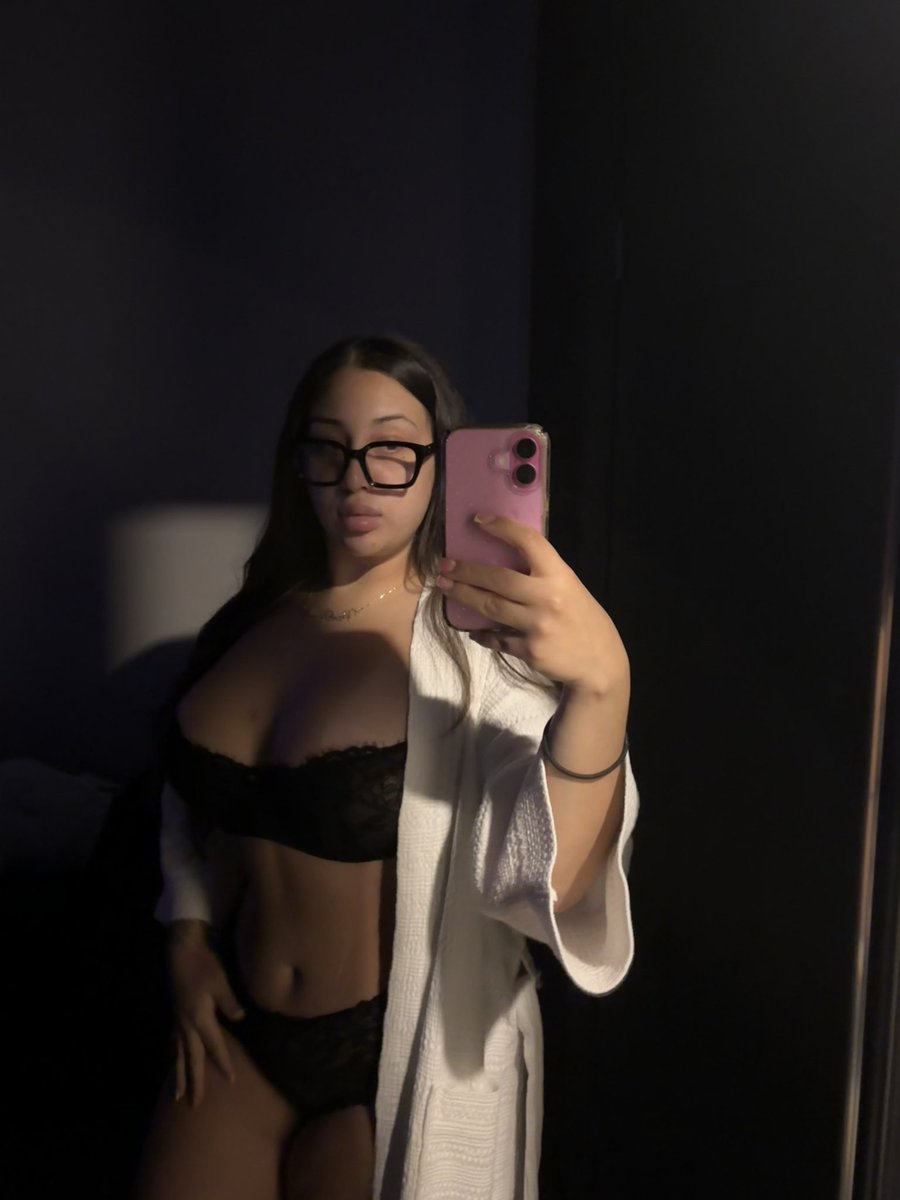 payynadiaa tweet picture
