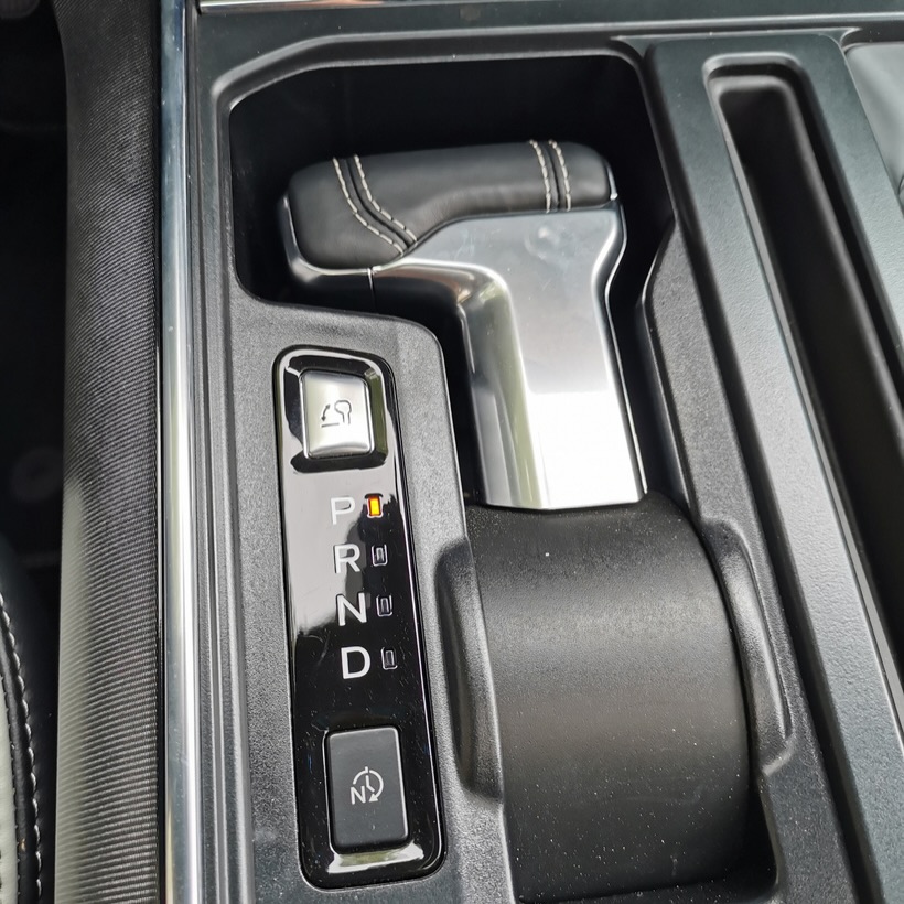 KaciKagermalc's tweet photo. This week’s throwback: Jonny reviews the Ford F-150 Lightning—familiar, yet electric. With huge torque, advanced tech, up to 10, 000 lb towing and 230–320 miles of range, it could bring EVs to more Americans. https://t.co/YkjTqEI4ER