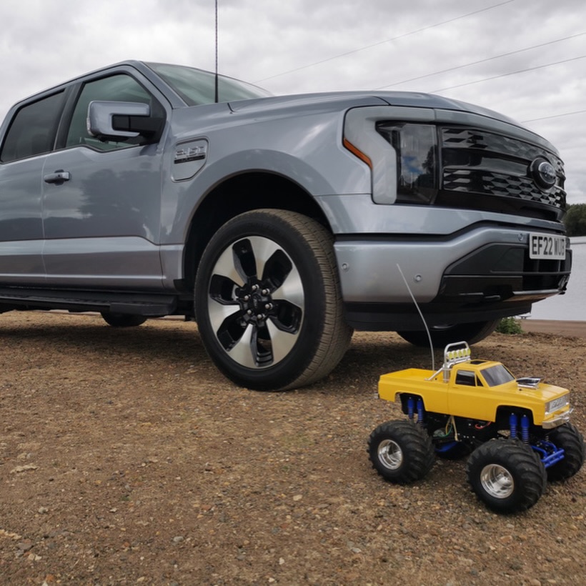 KaciKagermalc's tweet photo. This week’s throwback: Jonny reviews the Ford F-150 Lightning—familiar, yet electric. With huge torque, advanced tech, up to 10, 000 lb towing and 230–320 miles of range, it could bring EVs to more Americans. https://t.co/YkjTqEI4ER