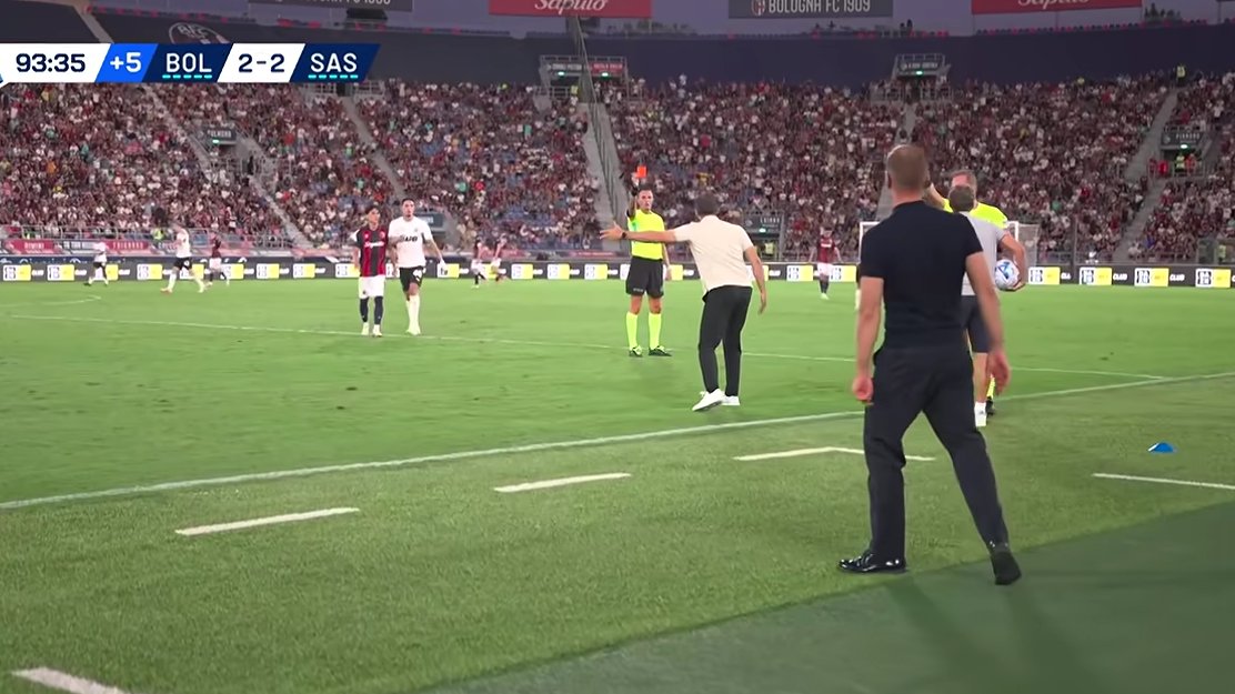 blackpage_g's tweet photo. "YAPI" Serie A'ya da el atmış.
Mourinho, Real Madrid'i çalıştırıyor diye Süper Lig için komplo teorisi üreten Fenerbahçelilerden Domenico Tedesco'nun Bologna'dan 4 maçta kovulduğunu duymayacaksınız.
1 beraberlik 3 mağlubiyet. "Taktik dehası" ile sadece 2 gol atabildi Bologna.
Tek puanı 90+1'de aldığı Sassuolo maçının 93. dk oyundan atıldı.

Kariyerinde 2 puan ortalamasına ulaştığı tek takım Fenerbahçe. Buyurun üretin bakalım teorileri.