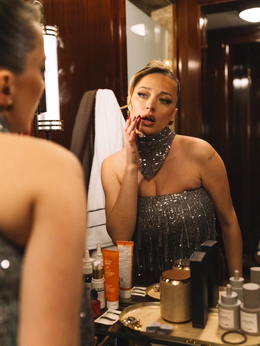 nissotorres's tweet photo. Loves a second-set wardrobe change 🎙️ 💅 🪩 https://t.co/mys2wdxXqS