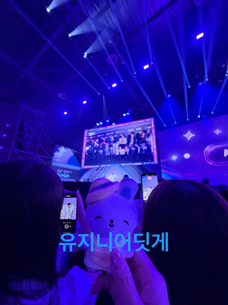 5dyfm4's tweet photo. 엄마아빠물복 저는자랑스러운엠씨가되엇나요 https://t.co/52J8Ux1dRx