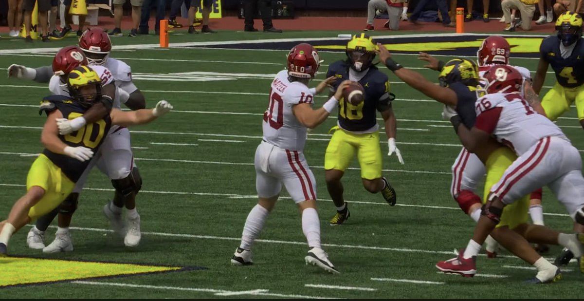 Rob_VanWormer35's tweet photo. @SECOfficiating could you please explain “holding” to Slingblade and his crew? This is embarrassing https://t.co/5omlIBCbcy