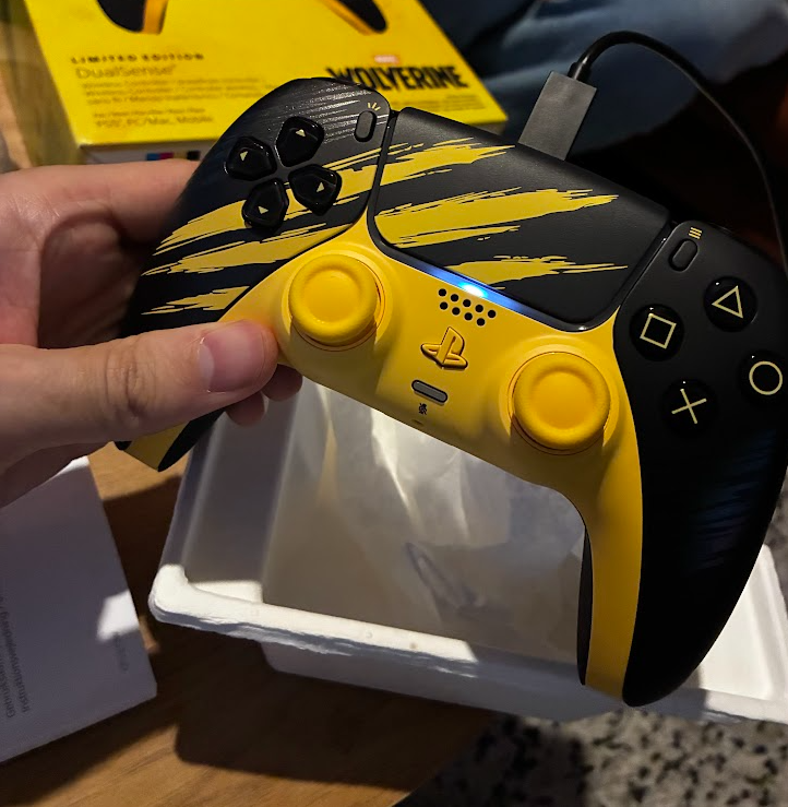 ClarkGillian89's tweet photo. Played the whole first session on this. Gift from my partner. https://t.co/MM61Vmfjv0