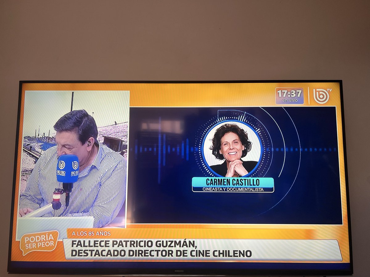 exhitchcok's tweet photo. Bien @biobio , que linda Carmen Castillo, cuantos recuerdos.
Espero que @TVN transmita la Batalla de Chile hoy. https://t.co/dZyzXUzXfR
