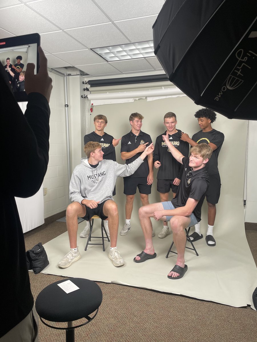 SMSUMustangsMBB's tweet photo. Getting ready for season. 📸

#LetsRide🐴 | #M4L https://t.co/jXwOGey4p2