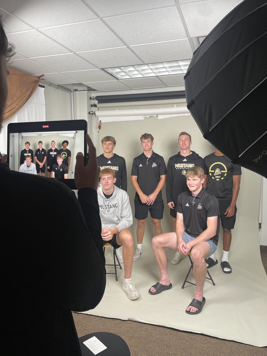 SMSUMustangsMBB's tweet photo. Getting ready for season. 📸

#LetsRide🐴 | #M4L https://t.co/jXwOGey4p2