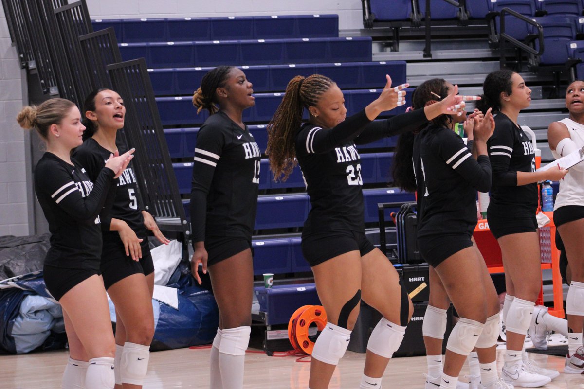 UMESHawksVBall's tweet photo. A little weekend recap for your timeline πΈ
Some of our favorite shots from a weekend in Norfolk.
#HawkPride | #UMES | #HBCUMade | #UMESWVB https://t.co/80qjhP6kgR