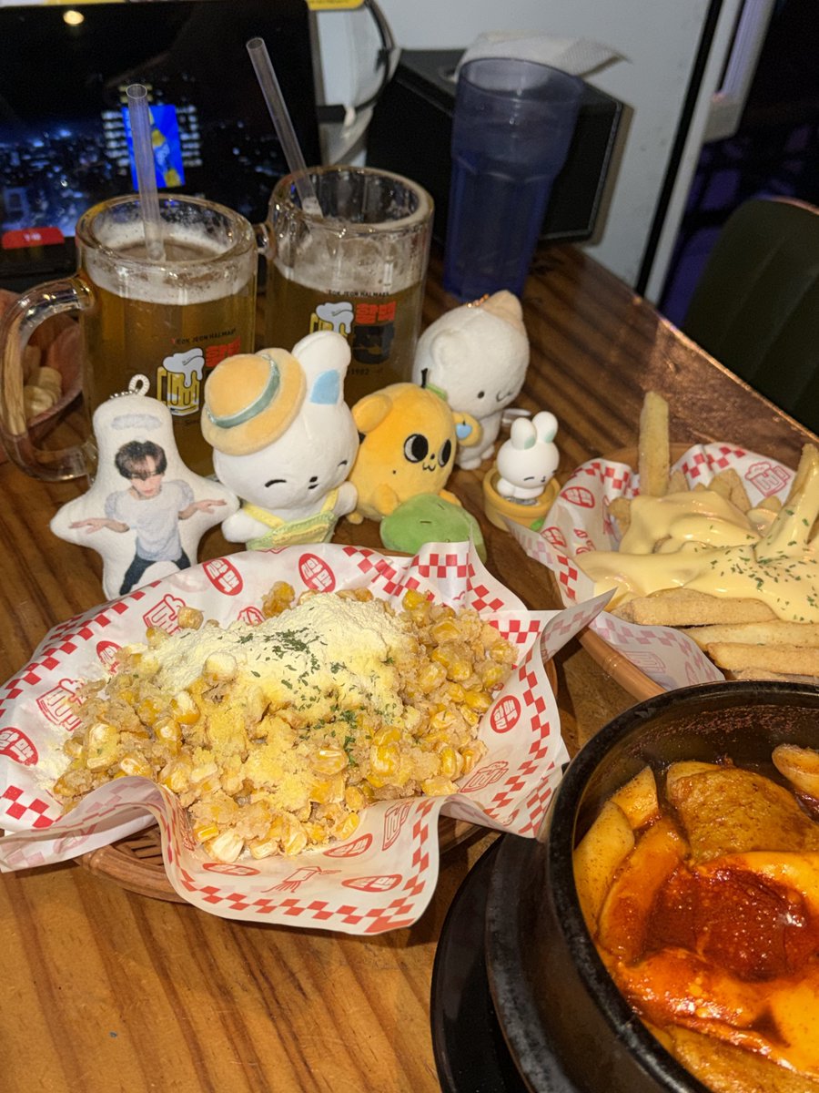 5dyfm4's tweet photo. 🍍🍻〰️💗 https://t.co/ziguaIJTls