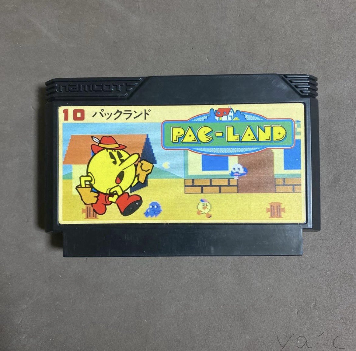 YamadaFCJP's tweet photo. Day 78 / 180
Today’s Famicom Collection from Japan

Pac-Land (1985)

I’m probably oblivious.

No.

I’m very oblivious.

I’m confident I wouldn’t notice if someone in my family changed their hairstyle.

Of course, I’d notice if they got a mohawk.

“Huh? You look different.
Did your personality change too?”

There was no way little-kid me, with powers of observation like that, was going to notice the many mysteries hidden in this game.

I first played Pac-Land at an arcade.

I knew none of its secrets.

Even so, it only took three buttons to play.
And the big, cartoon-like Pac-Man and ghosts were fun just to watch.

Run to the right.
Jump over obstacles.
Reach the goal.

That was all I thought there was to it.

But Pac-Land hid surprises everywhere.

Push certain fire hydrants or tree stumps in the opposite direction and something might appear.

Helmets, fruit, balloons, invincibility, even warps—
the timing of your final jump could change your bonus too.

I noticed none of it.

Of course I didn’t.

In games and in life, I thought obstacles were things to avoid.

Who would think to stop in front of one and push it backward?

But there was one thing I did notice.

Pac-Land looked like a television cartoon.

Pac-Man didn’t just move across the screen.
He ran, jumped, stumbled, and reacted.
The ghosts chased him with expressions that made them feel like characters, not just enemies.

Years later, while researching this article, I learned that Pac-Land’s world and visual style were based on the American Pac-Man animated television series.

So the one thing little-kid me noticed was actually right.

I didn’t notice a single mystery hidden in this game.

But—

I did notice that it looked like a cartoon.

And I did notice that it was fun.

P.S.

The arcade version of Pac-Land debuted in 1984, and the Famicom version was released in Japan on November 21, 1985.

It was the first side-scrolling action game in the Pac-Man franchise.

I discovered its hidden secrets while researching this article—about forty years late.

It seems I really am very oblivious.