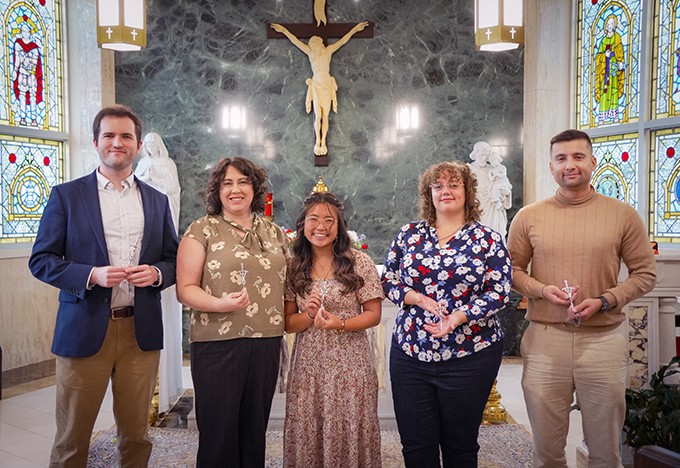 MilArchUSA's tweet photo. Archbishop Broglio commissioned five new members of Team Saint Paul, an apostolate he established in 2021 to encounter military young adults on their home turf, encouraging them to live out the baptismal call to discipleship and evangelization.

Read more: https://t.co/NysXQu79uJ https://t.co/eNO6khDTaD