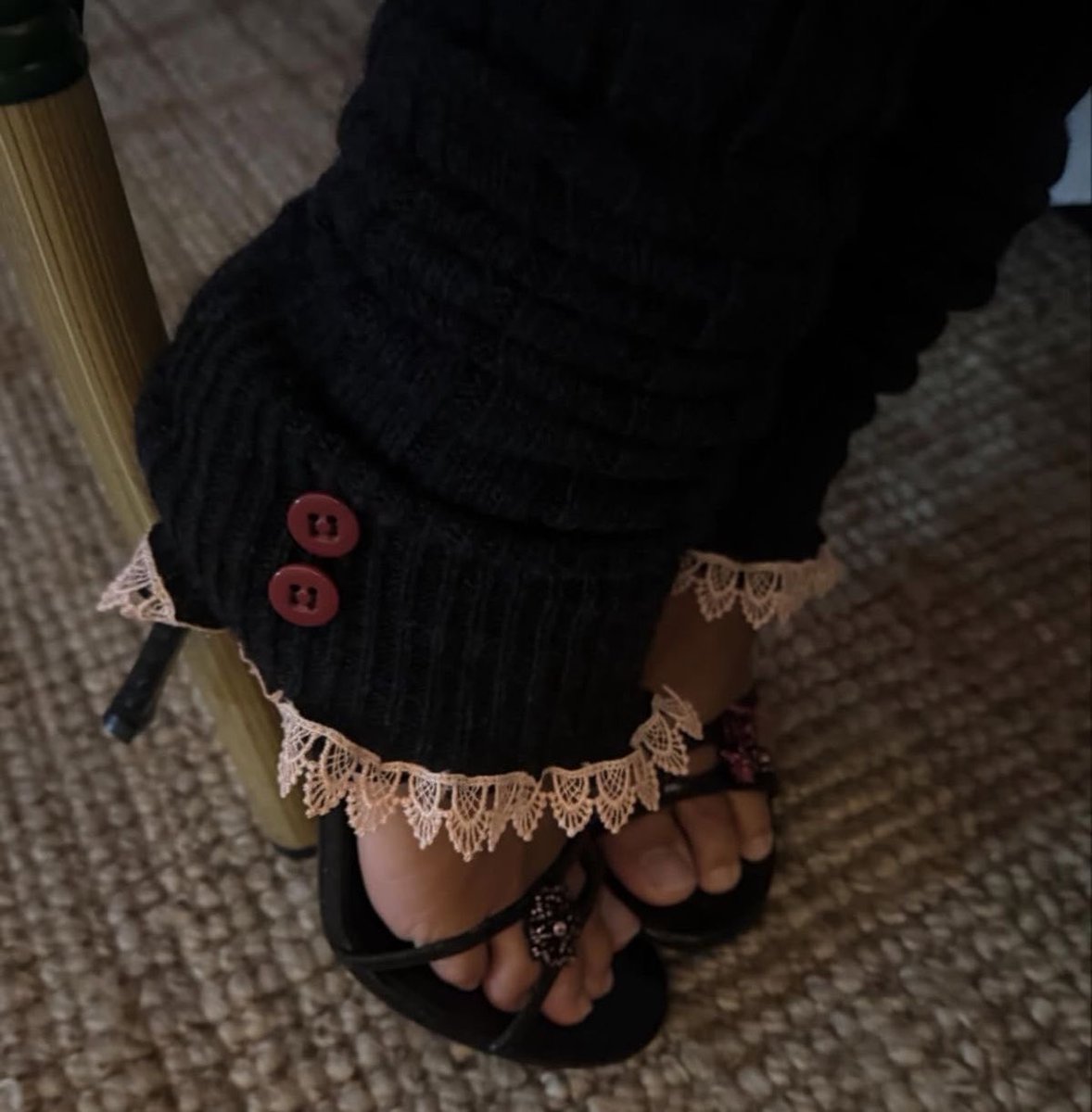 h0neyndmilk's tweet photo. big fan of leg warmers over heels https://t.co/Fhp5UpgTkw