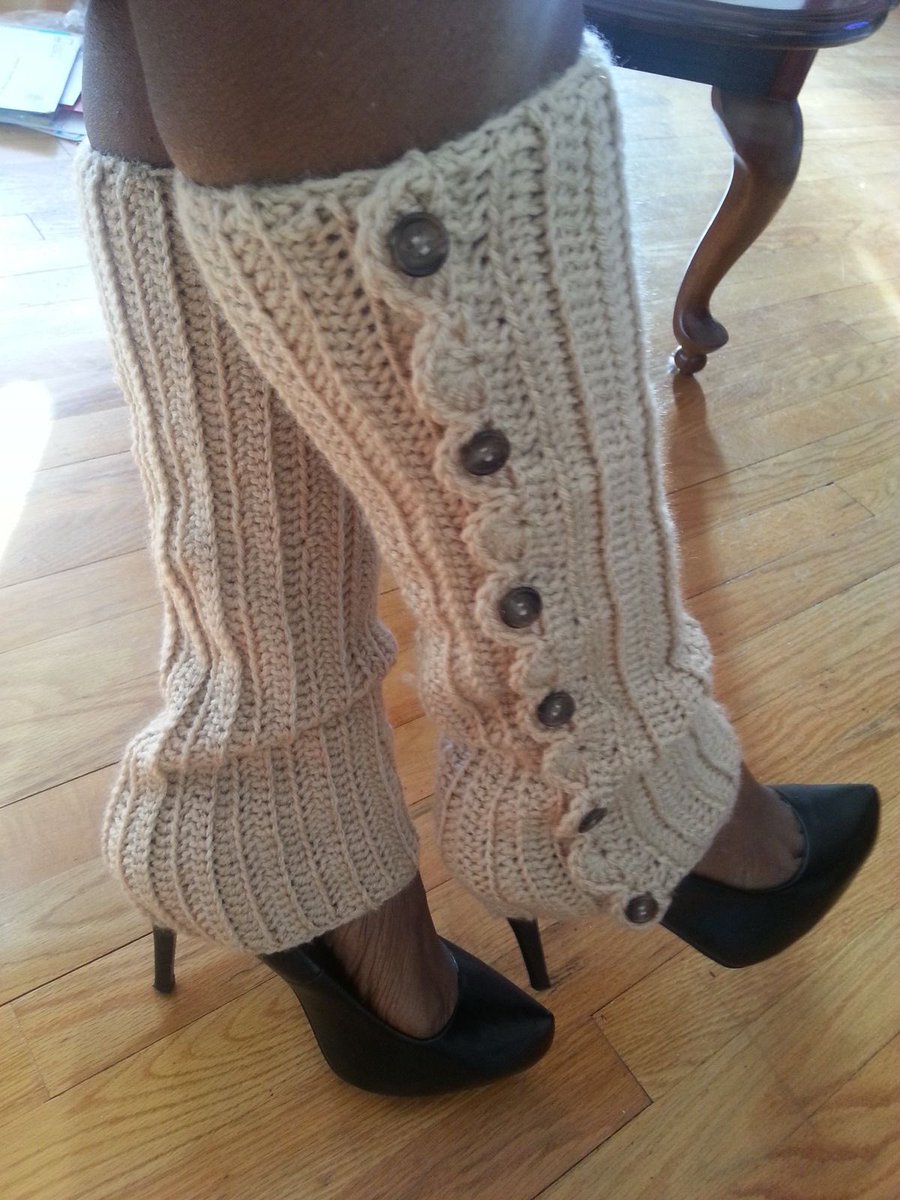 h0neyndmilk's tweet photo. big fan of leg warmers over heels https://t.co/Fhp5UpgTkw