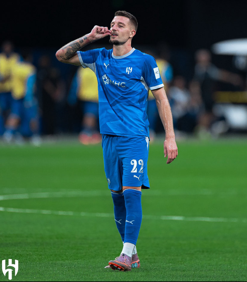 kHd2O's tweet photo. الأفضل في المباراة والأبرز سايمون بكل تأكيد💙
#الهلال_الغرافه https://t.co/3GqwknW3xj