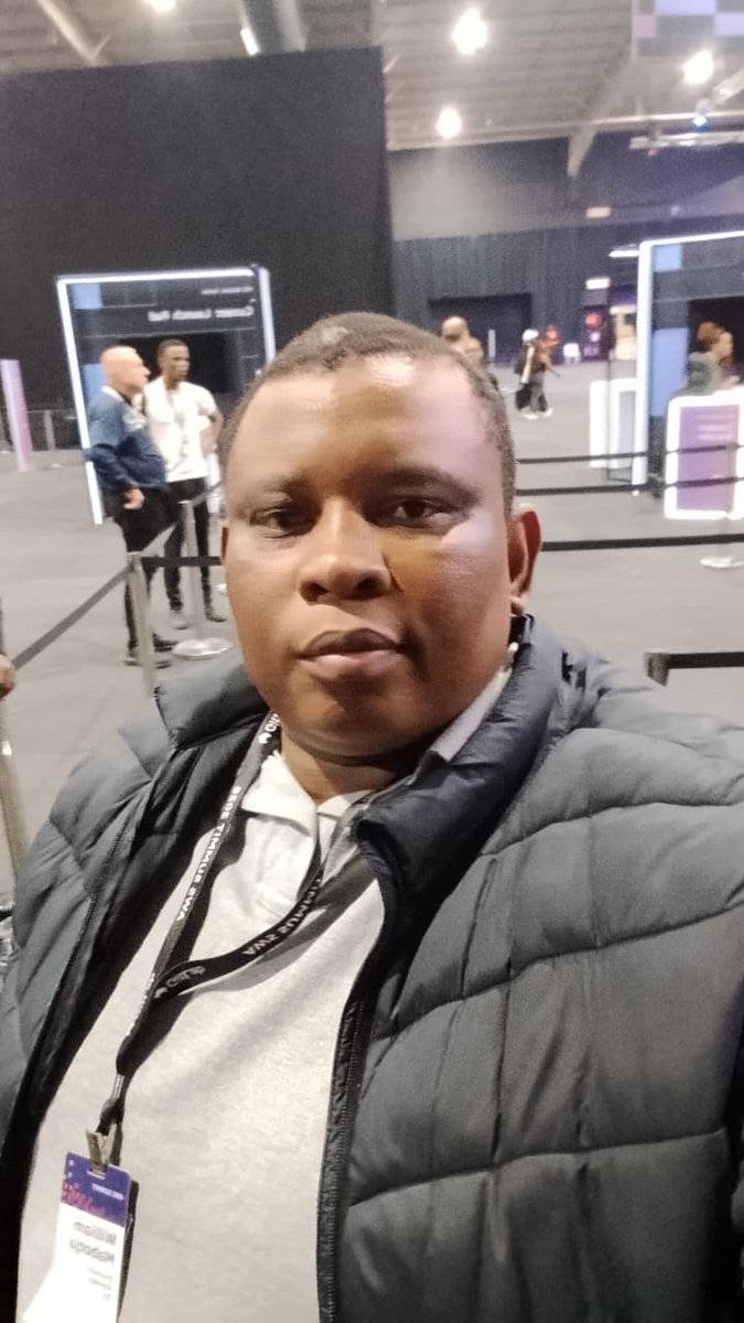 WilliamQubits's tweet photo. I'm 38.     

Solo founder from South Africa.    

Currently building and scaling

@ChatViewApp

Looking to connect with founders &amp; indie hackers! https://t.co/YNxv47x4xT