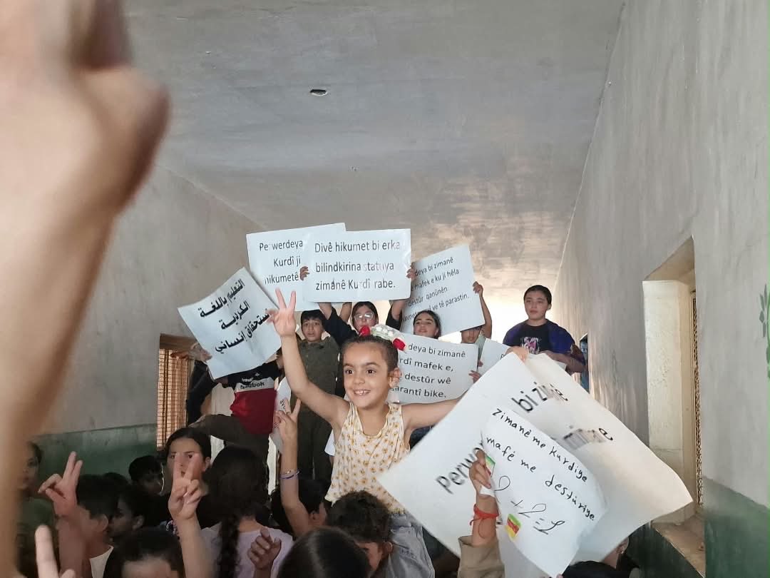 Judy20255's tweet photo. Kurdish students and teachers in the schools of Hasakah are demanding education in the Kurdish language and the constitutional recognition of the Kurdish language.

#DefendKurds 

#Rojava https://t.co/dvp4r2y5Fw