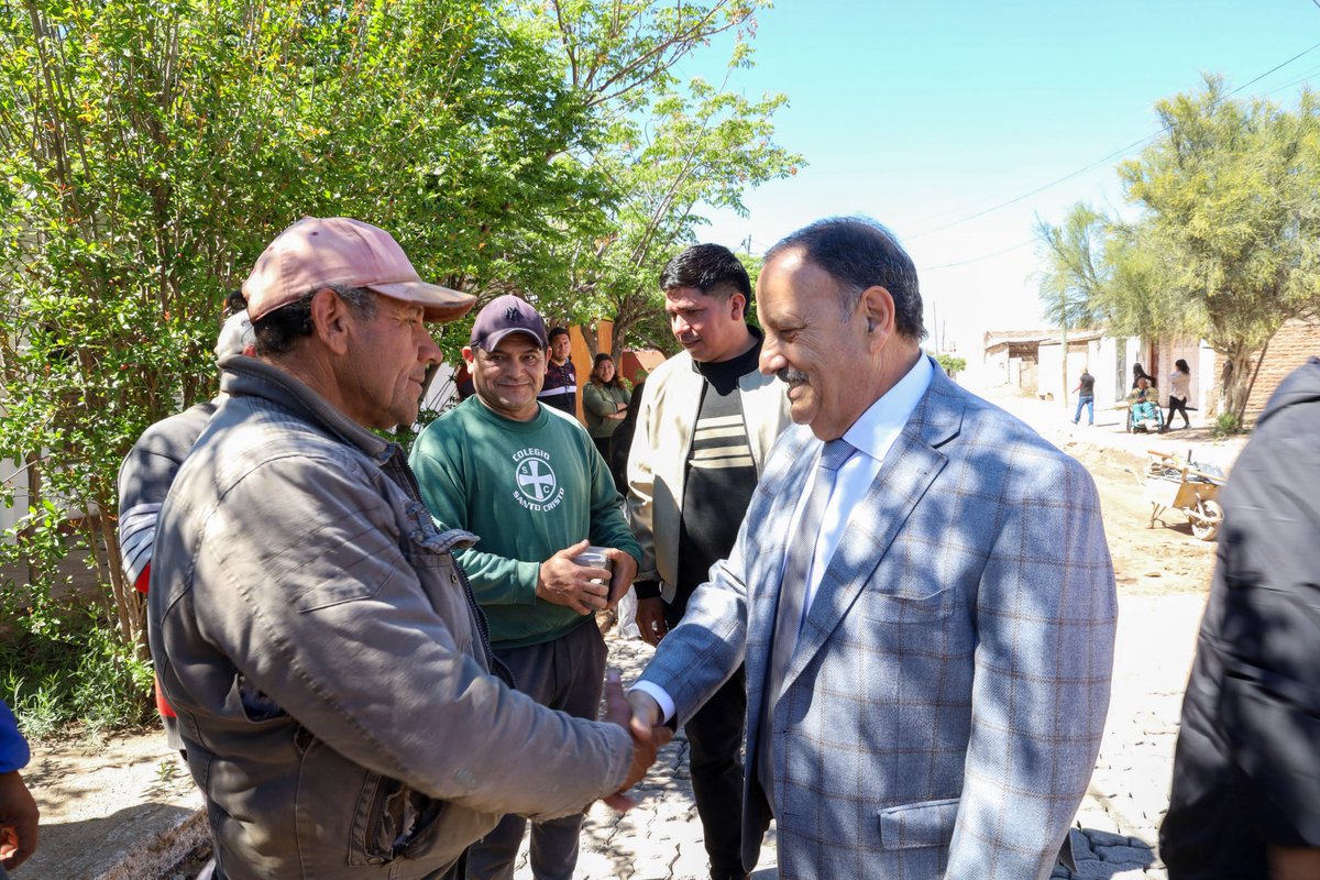 QuintelaRicardo's tweet photo. Más obras, más inversión y trabajo riojano

En Catuna recorrimos una obra que representa mucho más que una calle: es producción local y empleo.

Por primera vez, el departamento cuenta con adoquinado producido y colocado por trabajadores municipales. Una experiencia que puede abrir el camino para seguir mejorando más calles y generando nuevas oportunidades.
Invertir en cada localidad es apostar por su crecimiento y acompañar el esfuerzo de quienes todos los días construyen una Rioja con más desarrollo.