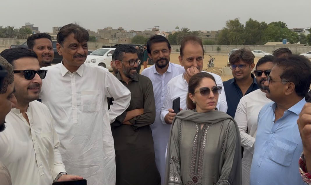 NoorMShahPYO's tweet photo. پاکستان پیپلزپارٹی کراچی ڈویژن کی سیکریٹری اطلاعات شرمیلا فاروقی صاحبہ نے آصف خان ، شکیل چوہدری اور پیپلزپارٹی ضلع وسطی کے صدر سردار خان، شہزاد مجید کے ہمراہ ضلع وسطی کے ترقیاتی منصوبوں کا جائزہ لیا۔
@sharmilafaruqi
#PPPKHI https://t.co/EfdiH51HSG
