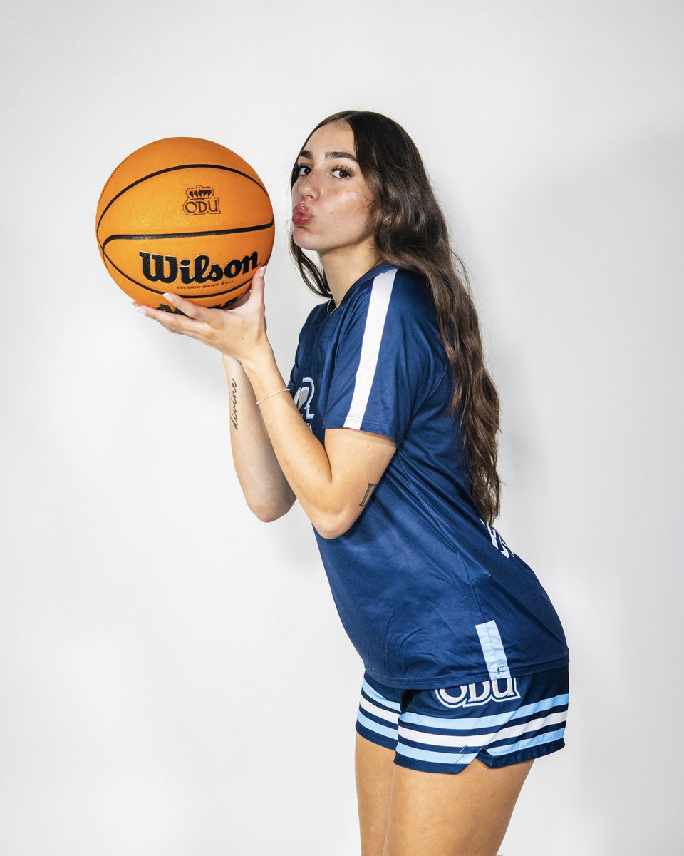 ODU_WBB's tweet photo. Two is up✌️👑

Get to know Vanessa Sepulveda as she gears up to take the court with the Monarchs!

#ODUSports | #ReignOn | #Monarchs https://t.co/PQW7ynBZSq