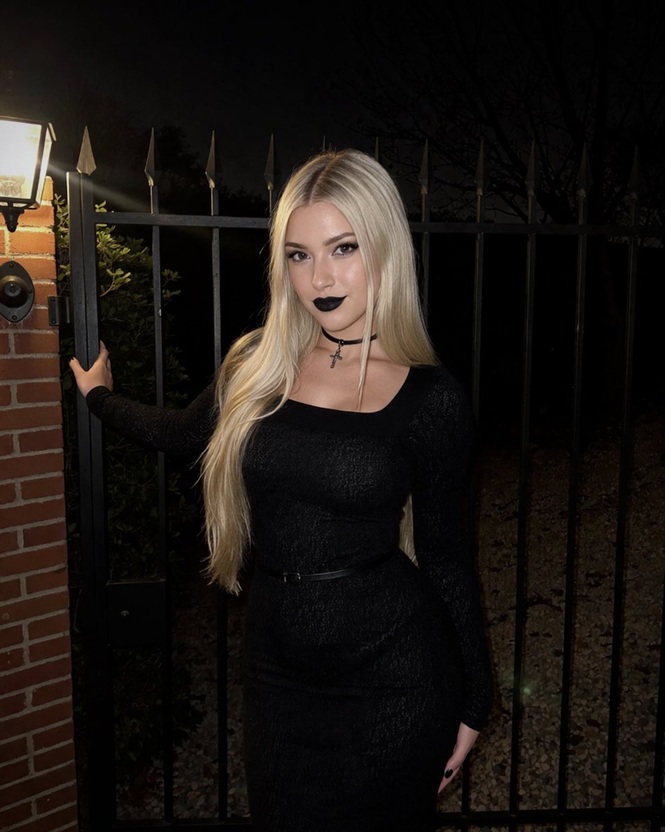 fayethegoth's tweet photo. let’s meet after dark 🖤 https://t.co/uBkIHUaNNk