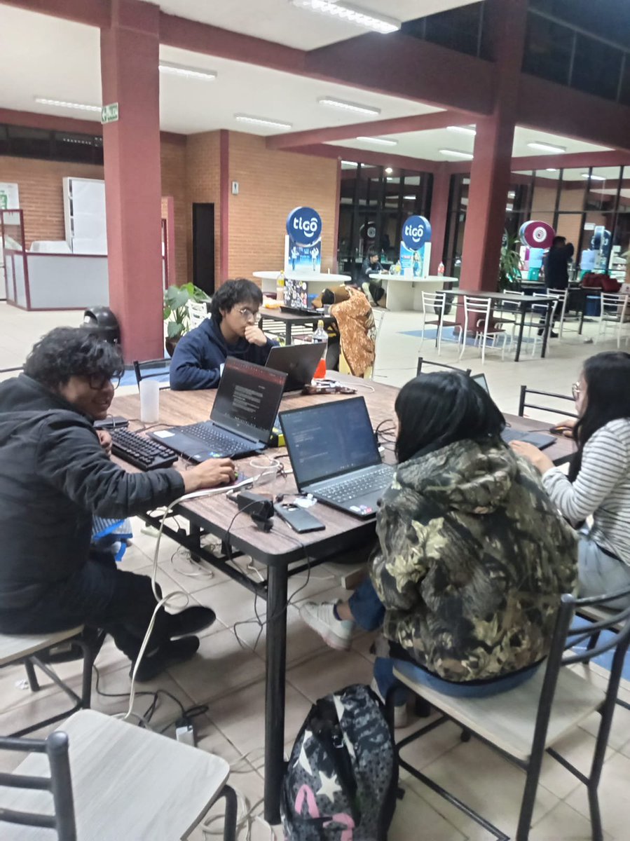 EthereumBo's tweet photo. 🏁 Día 3: llegó el momento de mostrar su talento 🇧🇴

Después de días de aprendizaje, trabajo, código, ideas y muchas horas de construcción, llegó el momento de presentar los proyectos ante un gran jurado 🎤💻

Cada equipo compartió su idea y demostró todo su potencial.

🧵 1/4 https://t.co/icqrglEerT
