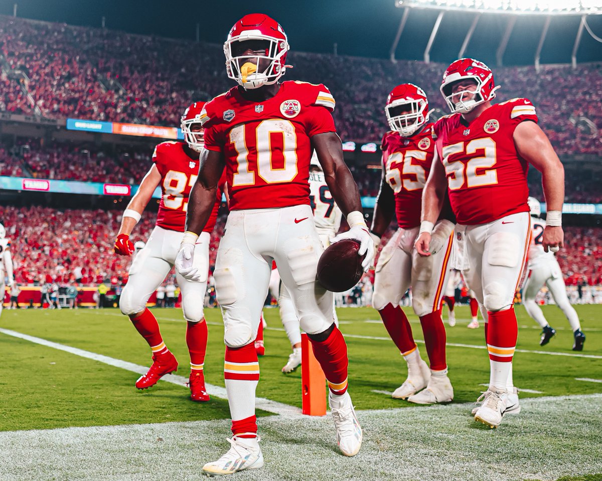 HuskerFootball's tweet photo. The rook. 💲✊

📸 @Chiefs https://t.co/oHpU340Zxu