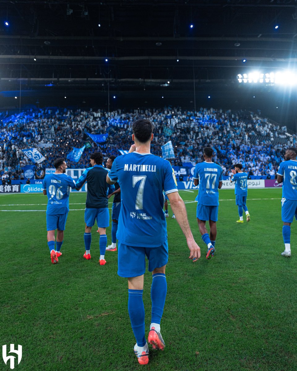 Sha6jth's tweet photo. هل زانت الدنيا بغير هلال💙؟ https://t.co/cqnX8AGd8N