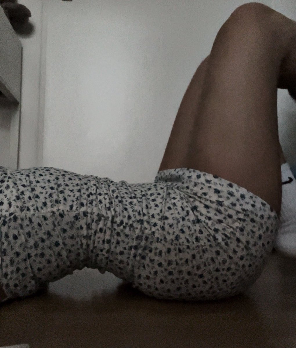 sluttyb2by's tweet photo. Which is ur favourite??

#nsfw #nsfwtwtًً #teenage‌girl #ass #tits https://t.co/x0RmBsTfoU