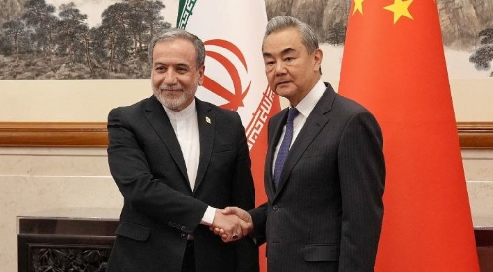 AJEnglish's tweet photo. Iran and China explore diplomatic paths, sanctions and military cooperation, amid escalating tensions between Tehran and the US.

So, can Beijing play peacemaker as Iranian FM Abbas Araghchi heads to China? https://t.co/s2GB8EhyuZ https://t.co/NLXf4896JU