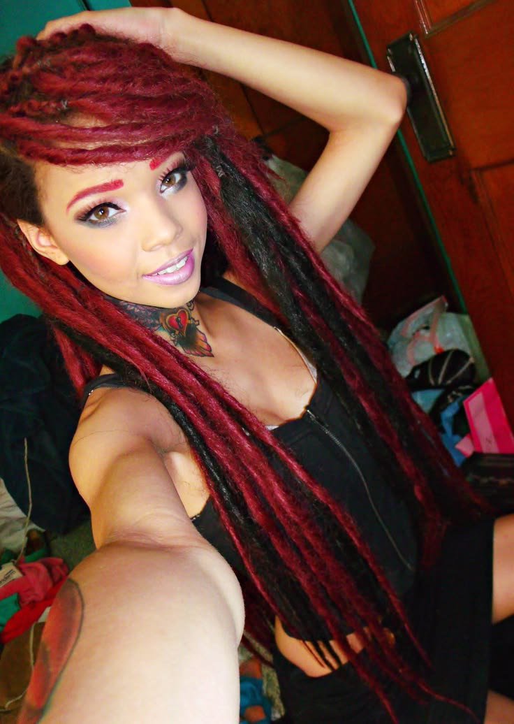 scenemospo's tweet photo. Seen some bullshit on tiktok so id just like to remind you 
1. You dont have to be white to be scene
2. You don't have to have straight hair to be scene

You aren't a poser, you aren't ugly, you aren't "less scene". You are beautiful and valid ♥ https://t.co/OLoc5j9949