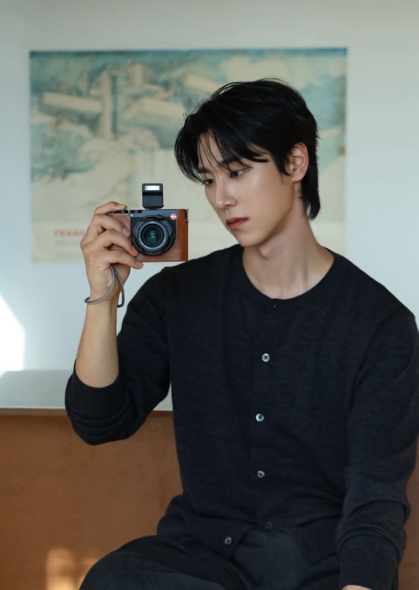 FashionistD's tweet photo. #JEEHOGEUN says goodnight...🖤✨ https://t.co/KyEzNSrXJ1
