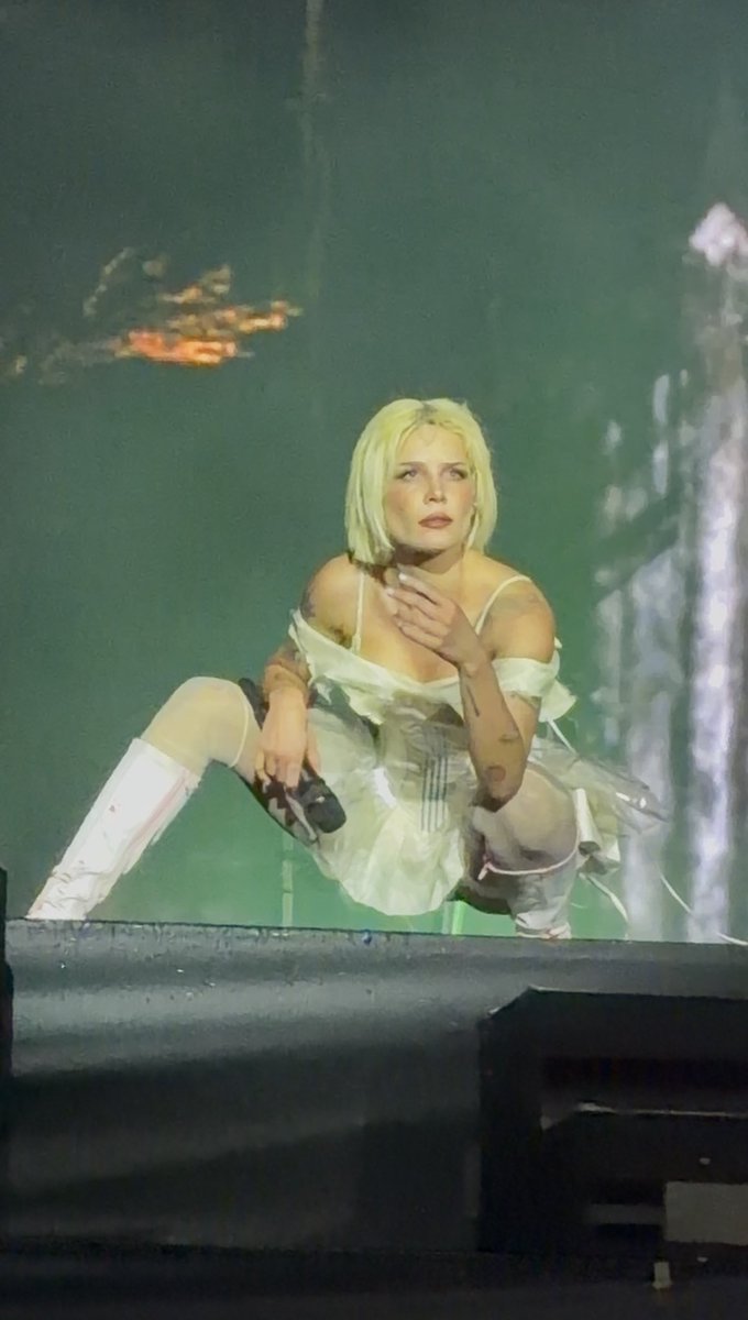 letymustdie's tweet photo. vocês não tem ideia do que ver a halsey e o tøp no mesmo dia fez pela lety de 17 anos no tumblr que VIVEU o namorico desses dois https://t.co/O8aEYGiXtq