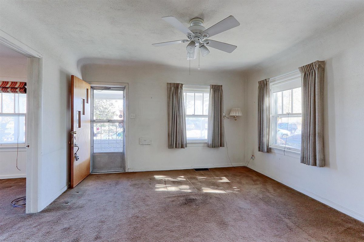 runninrobin's tweet photo. Updated pricing  - A home like this is tough to beat! What's your favorite part of this home? https://t.co/LUudVVWPq8