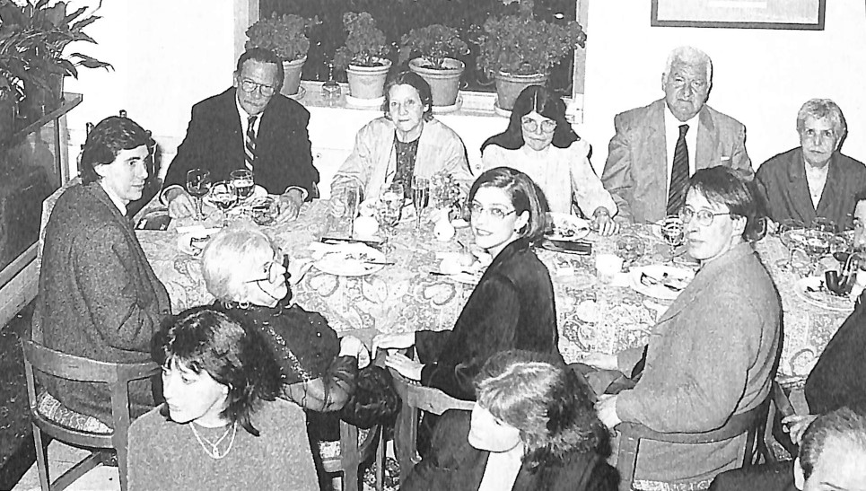 UnLibroPorMes's tweet photo. Bioy cumpliría 112 años hoy. Acá en el festejo de sus 81, en Lola, donde le encantaba ir, mucho después de la época en que "come en casa Borges". https://t.co/YTgCpC8if2