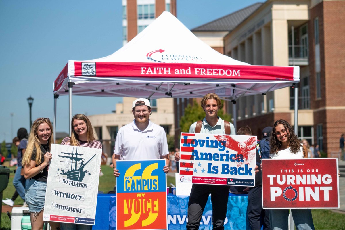 laurelcmarsh's tweet photo. Floats to Vote 🥤🍦🇺🇸

Voter status checked ☑️ 
100+ root beer floats made ☑️
Over 100+ sign ups for Alex Clark Event at Liberty ☑️

Make sure to check your voter status, have some fun and come see Alex Clark at 7pm on the 17th at @LiberU!! https://t.co/g7YjGmtnJ6