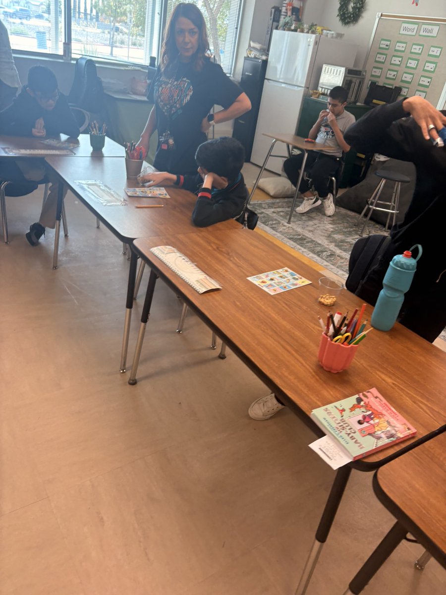 KDiaz_PMS's tweet photo. Celebrating Hispanic heritage month with games of loteria! @Puentes_MS @BLicerio_MPMS https://t.co/gvz7E4DZMG