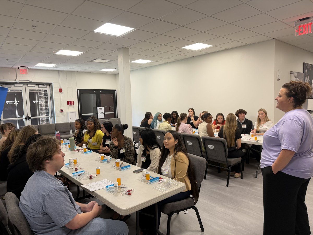 STEMTania's tweet photo. I enjoyed spending time with @CobbCtae students this morning at the Rising Professionals event for work-based learning students! This session was provided by @cvspharmacy and discussed careers in pharmacy- they even got to simulate counting for prescriptions by using beans!🫘 https://t.co/Bl5V7PqPmg