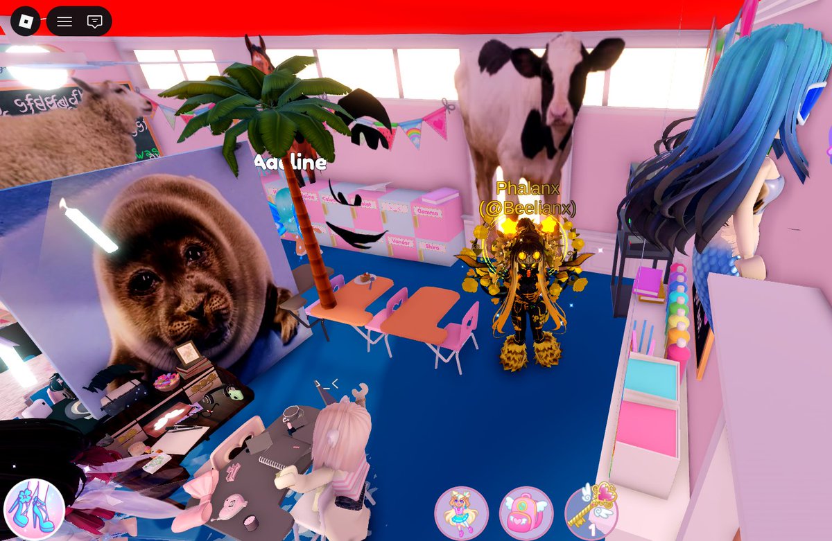 beelianx's tweet photo. Average Royale High experience https://t.co/fWkT5FoG4I