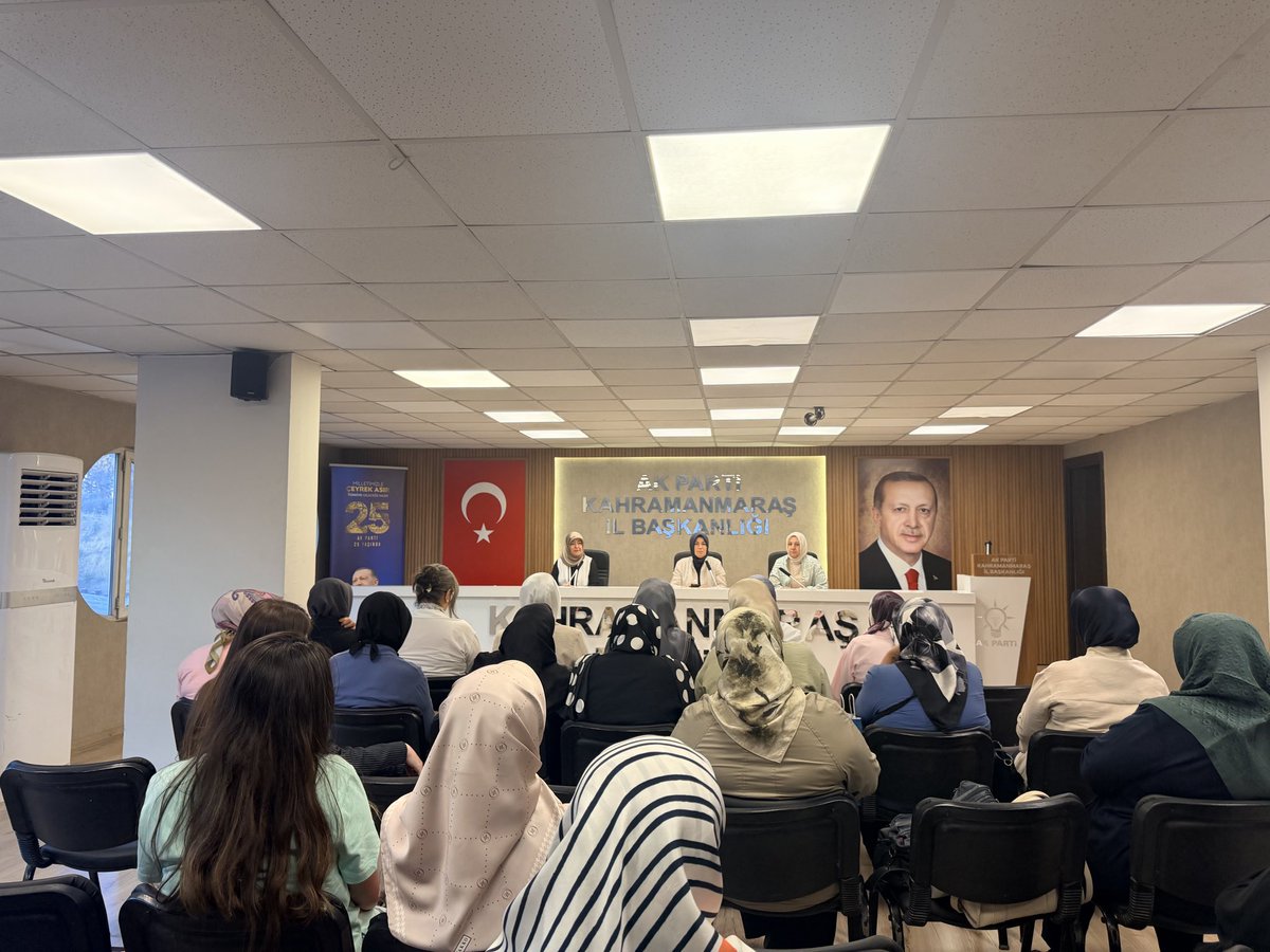 akkadinmaras's tweet photo. AK Parti Kahramanmaraş il Kadın Kolları Başkanımız
Sayın Asuman Yavuz'un başkanlığında, yönetim kurulu üyelerimizin katılımıyla toplantımızı gerçekleştirdik.
Teşkilat çalışmalarımızı değerlendirerek
önümüzdeki dönem planlamalarımızı istişare ettik. #AkParti 
#akkadın https://t.co/VrwGZoUhBn