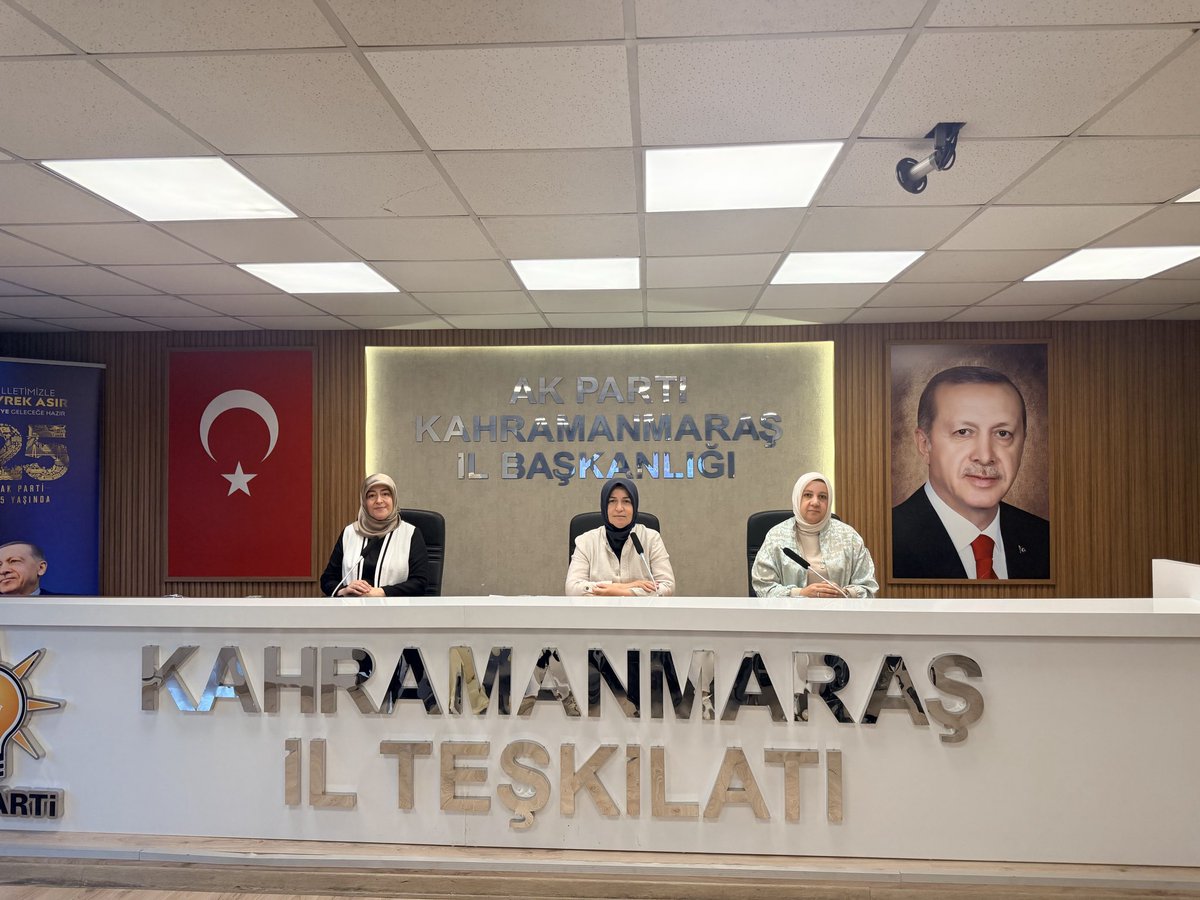 akkadinmaras's tweet photo. AK Parti Kahramanmaraş il Kadın Kolları Başkanımız
Sayın Asuman Yavuz'un başkanlığında, yönetim kurulu üyelerimizin katılımıyla toplantımızı gerçekleştirdik.
Teşkilat çalışmalarımızı değerlendirerek
önümüzdeki dönem planlamalarımızı istişare ettik. #AkParti 
#akkadın https://t.co/VrwGZoUhBn