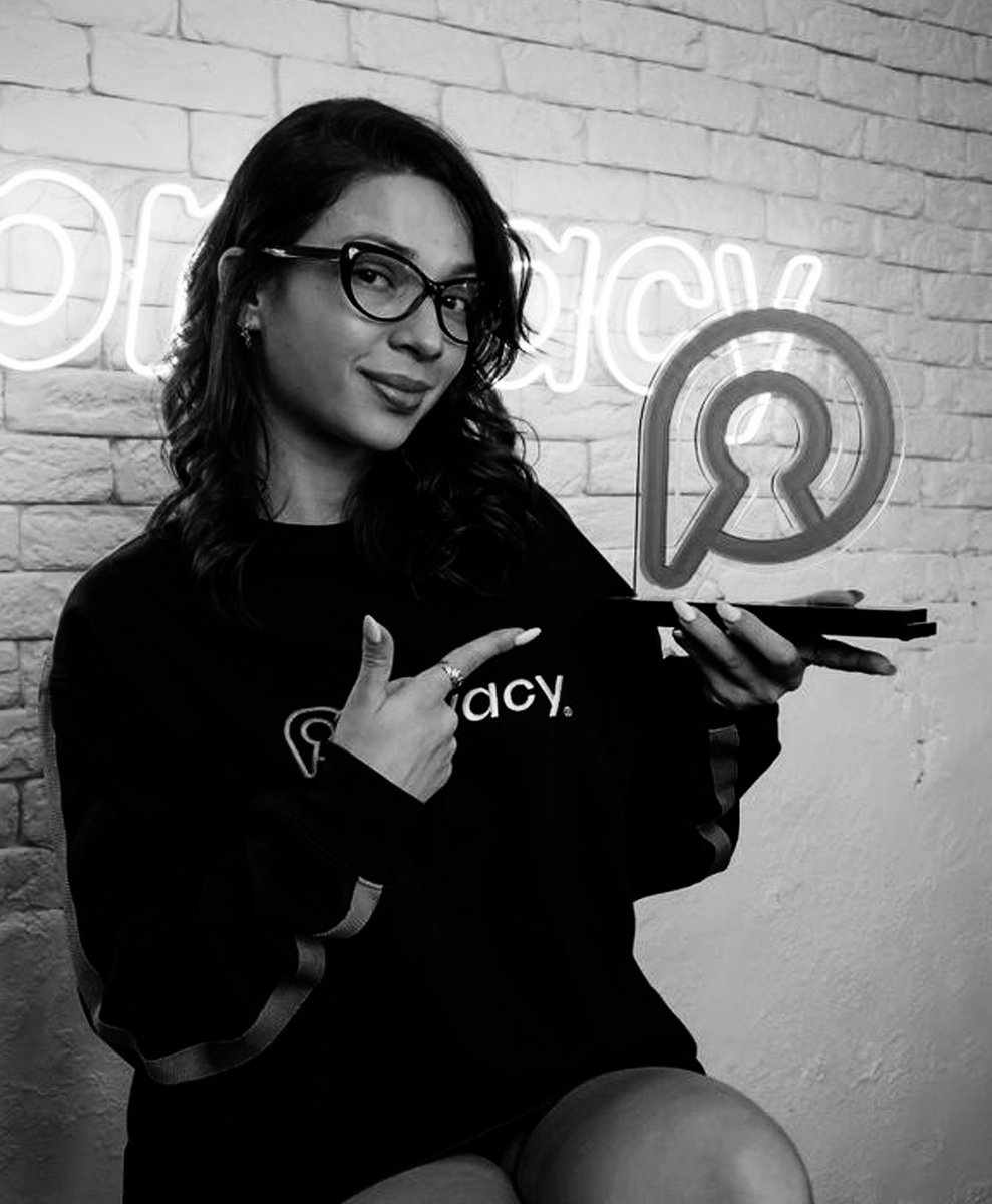 Portal_Insider's tweet photo. 🚨 Cibelly, ex-atriz de conteúdo adulto, se BATIZA em uma igreja evangélica e declara ter encontrado um novo caminho na fé

"Nunca é tarde para voltar para DEUS" https://t.co/FbeYf41fVV