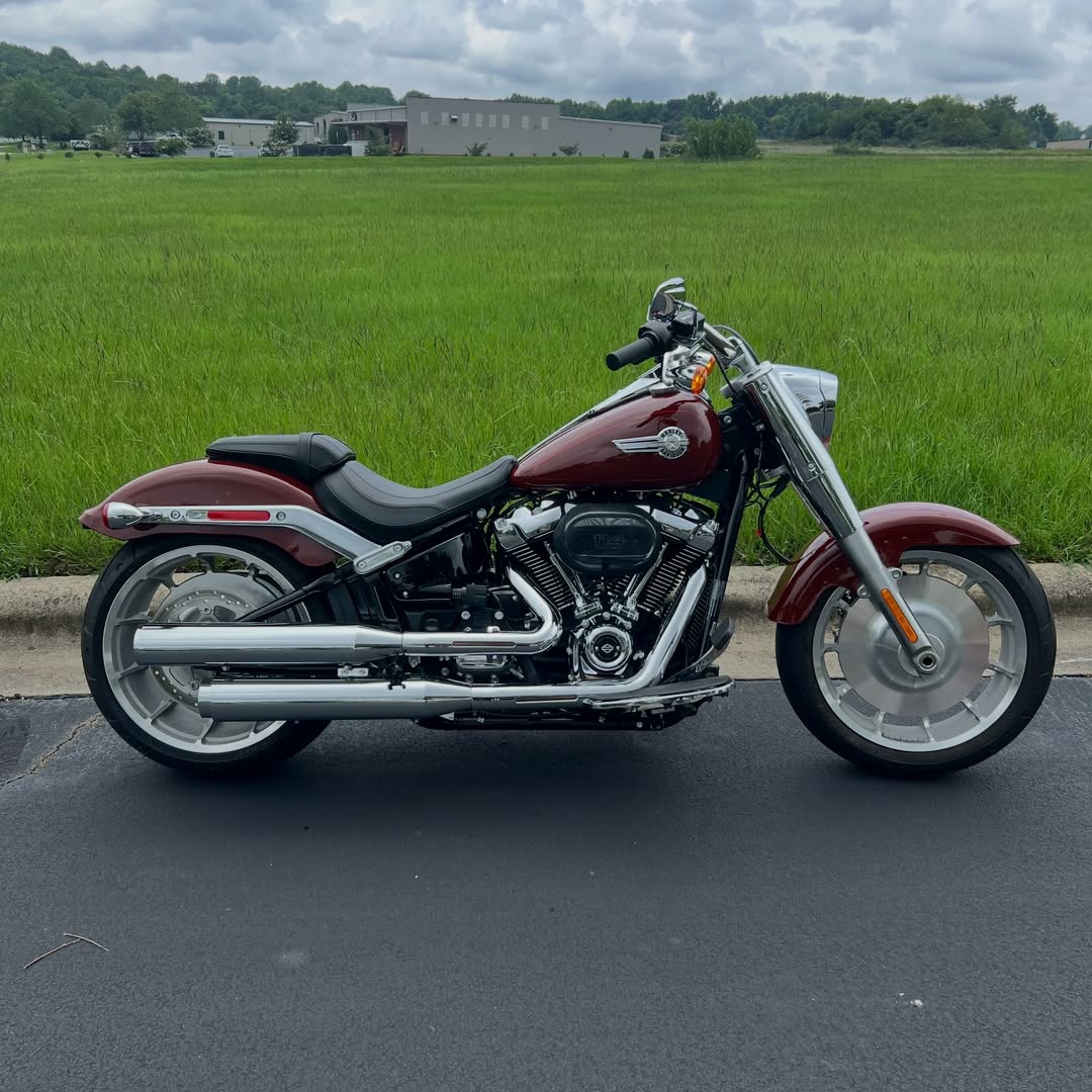 CriseldaPandy's tweet photo. LAST CHANCE SALE: 2024 Harley-Davidson Fat Boy 114 in Red Rock, featuring the 114 engine and lifetime warranty protection at Down Home Harley-Davidson. Demo this beast today! https://t.co/FaIQtXqcrB
