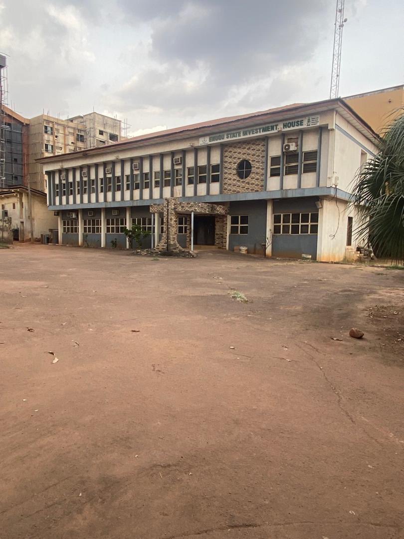 im_drnnamani's tweet photo. There are moments you look back, not to celebrate how far you’ve come, but to remember why you refused to stop.

Under H.E. Dr. Peter Mbah, we are building an ESIDA that moves at the speed of business and gives investors confidence in Enugu.

This is more than a campaign. It is a promise.

Until the last day, the work continues.

INVEST ENUGU. TINYE EGO N’ENUGU.
THE FUTURE IS HERE.

#InvestEnugu #ESIDA